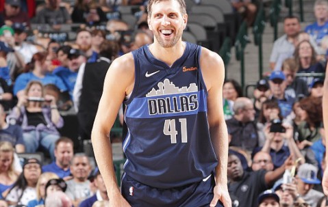 包含拉齐奥训练开放日，赛后完成体检引欢呼，欧冠在即，身体对抗强度拉满的词条-ayx