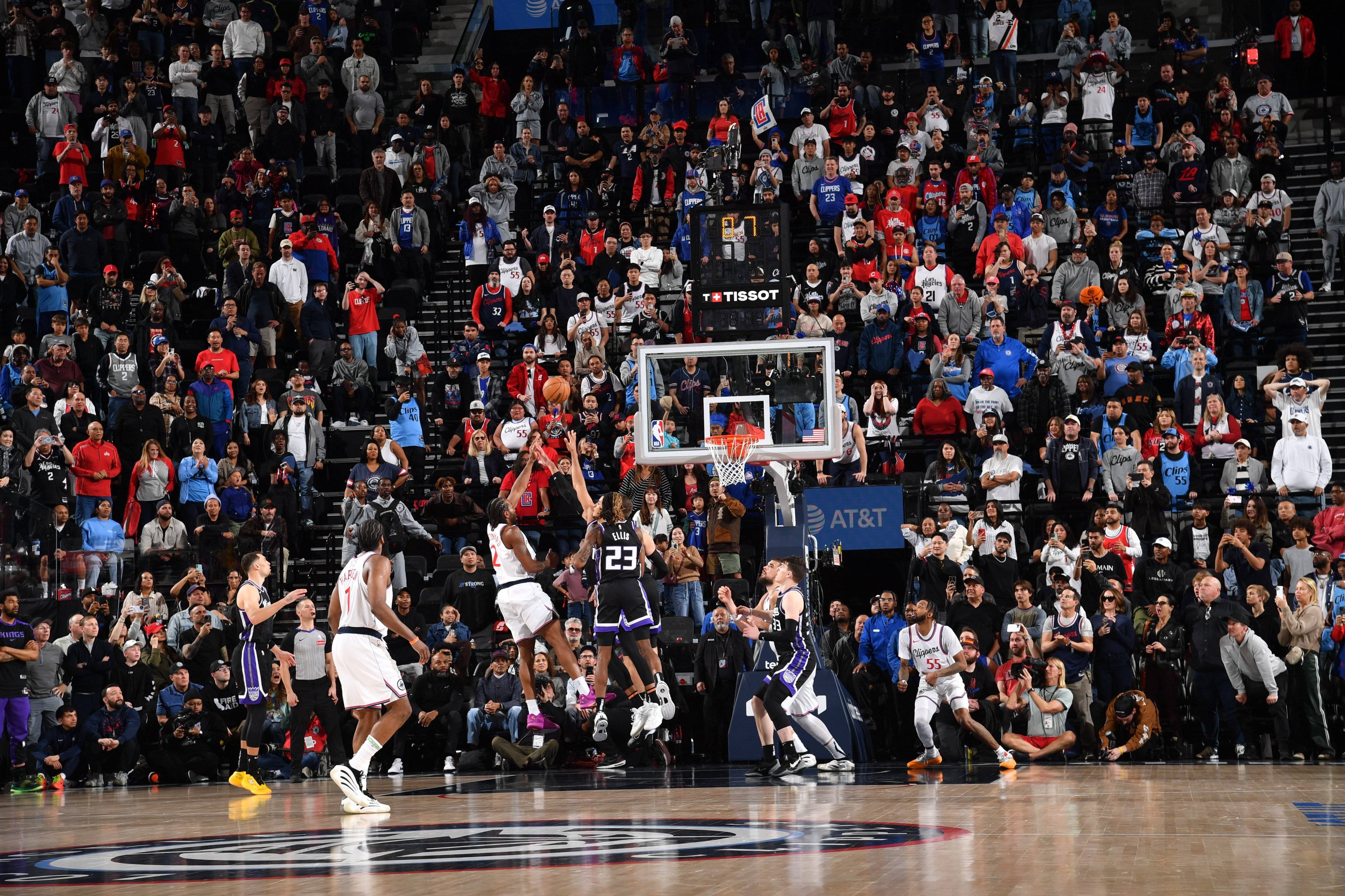 巴黎圣日耳曼集结日绝杀压哨，志在荷甲名次提升，震撼外界，团队化学反应显著