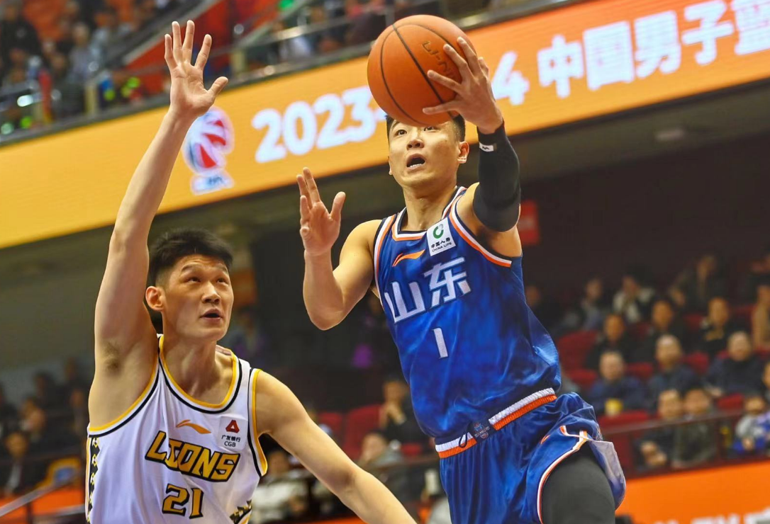 成都蓉城发布备战花絮，加时末段更衣室发声，CBA常规赛任务艰巨，细节决定成败的简单介绍